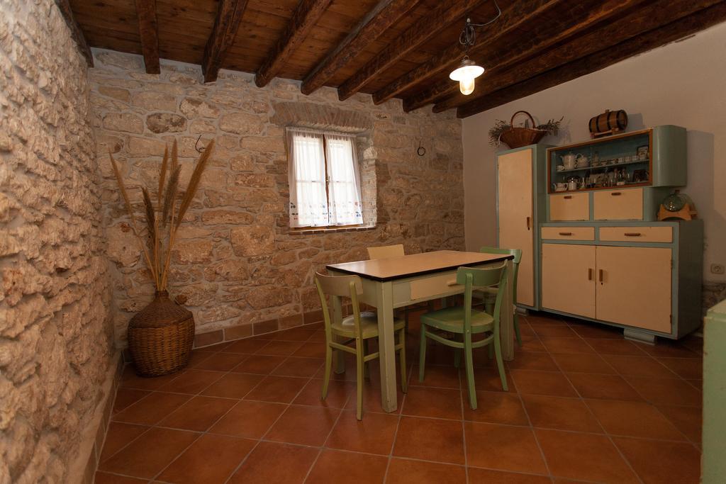 Holiday Home Mihovilovic Premantura Rum bild